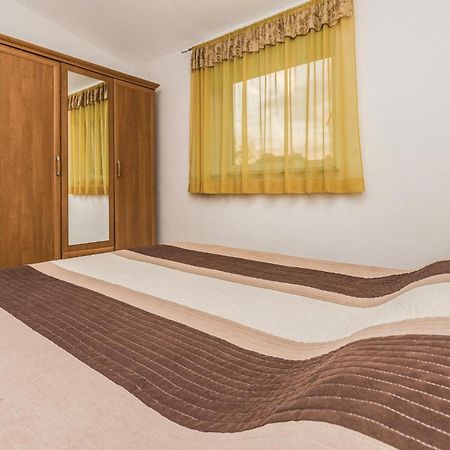 3 Bedroom Gorgeous Apartment In Marčana 外观 照片