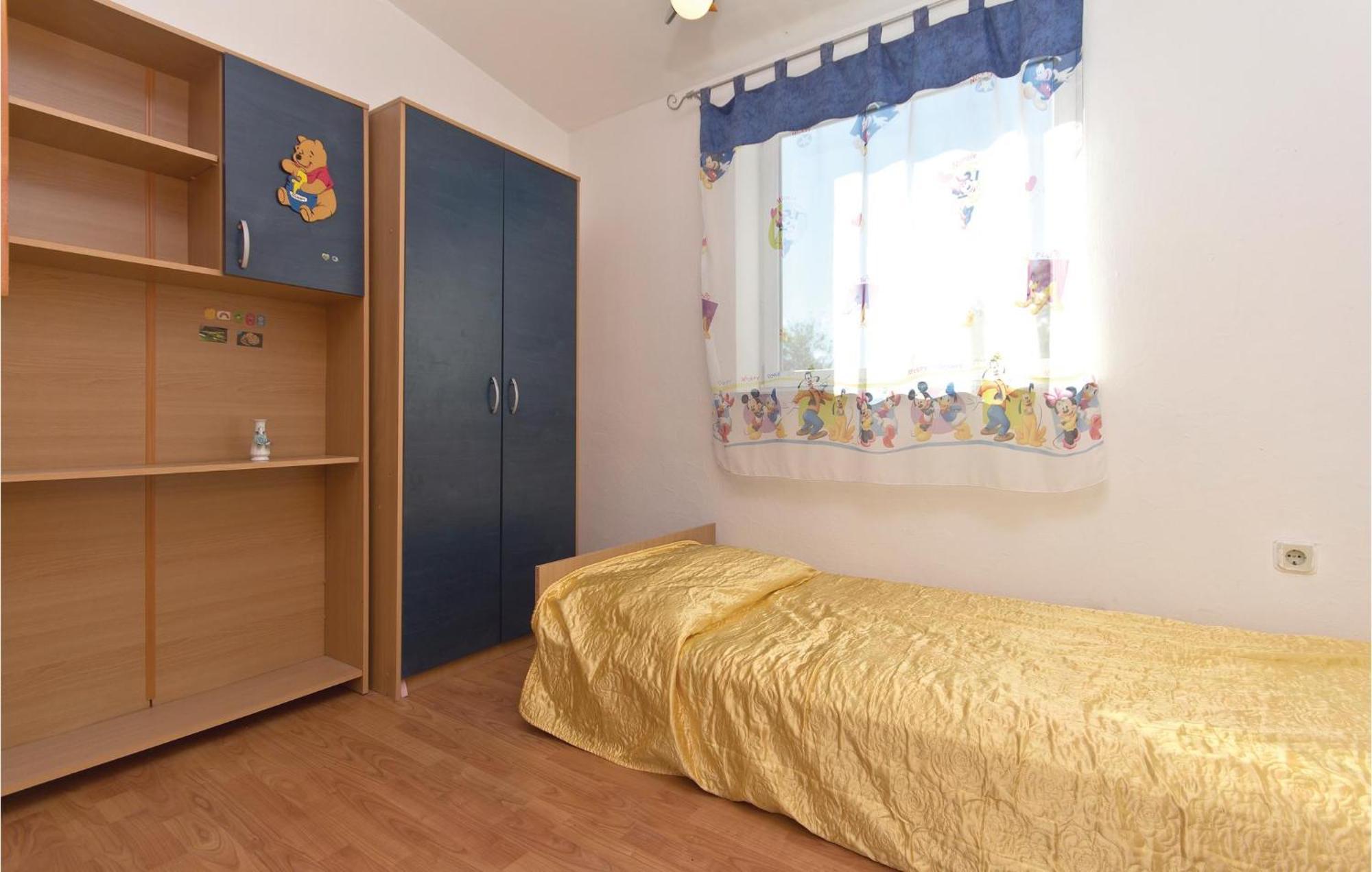 3 Bedroom Gorgeous Apartment In Marčana 外观 照片