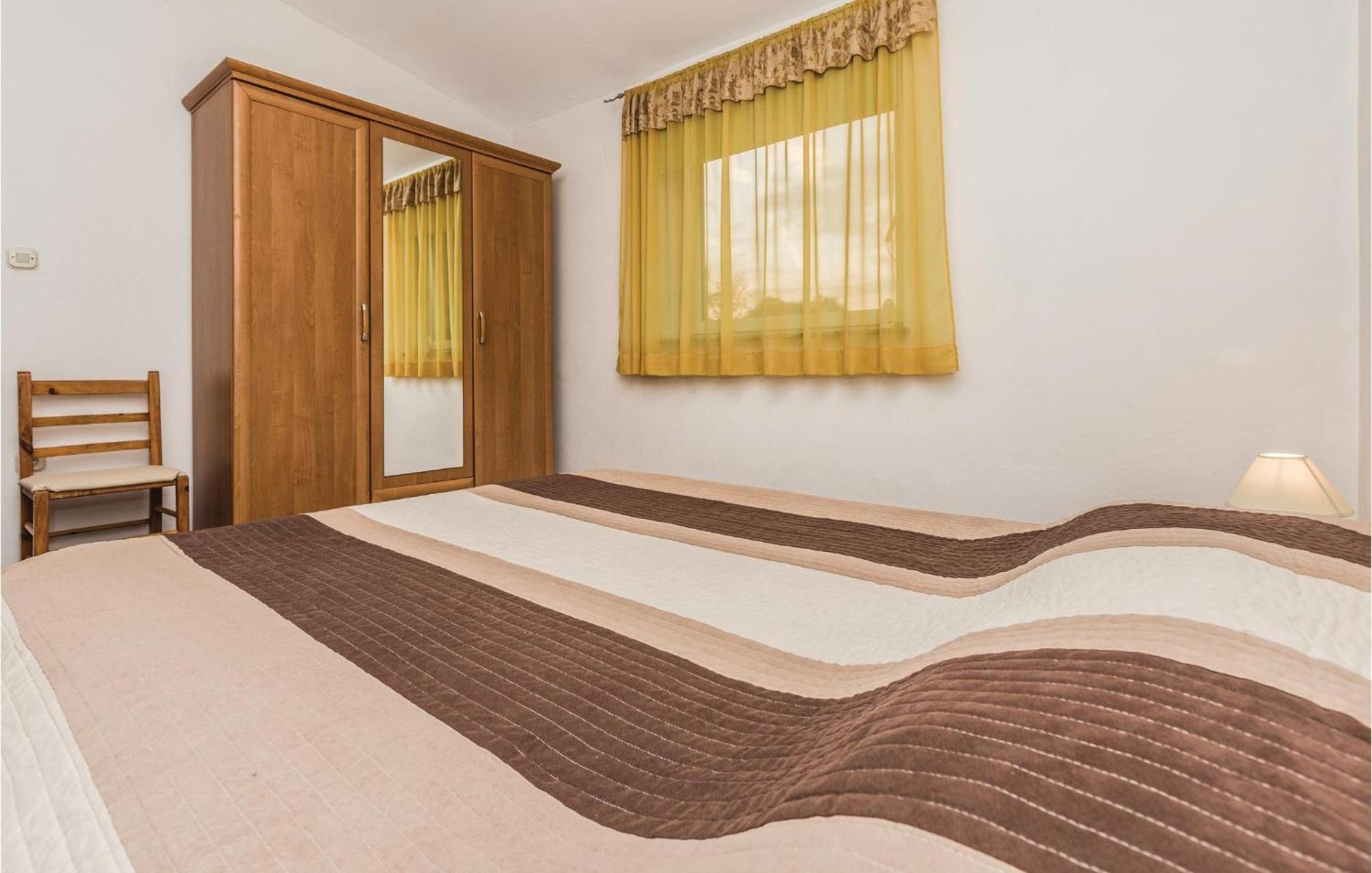 3 Bedroom Gorgeous Apartment In Marčana 外观 照片