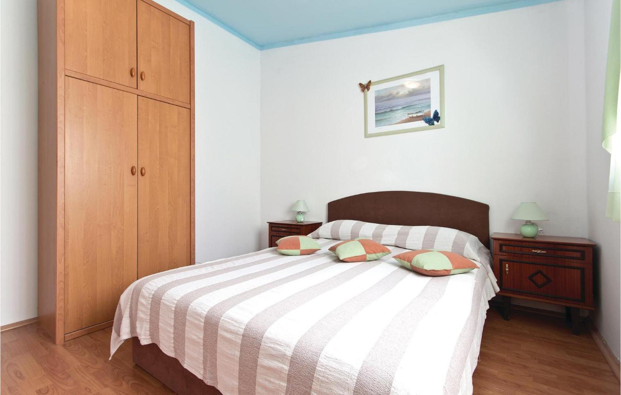 3 Bedroom Gorgeous Apartment In Marčana 外观 照片
