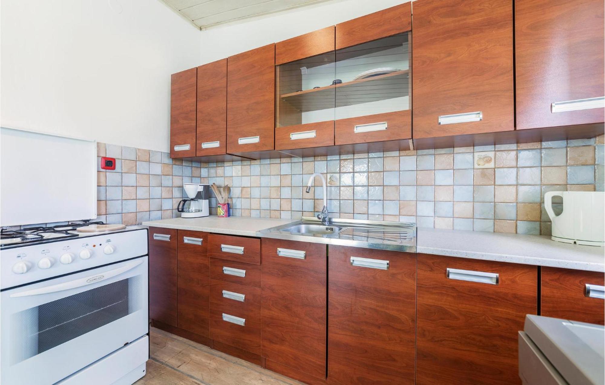 3 Bedroom Gorgeous Apartment In Marčana 外观 照片