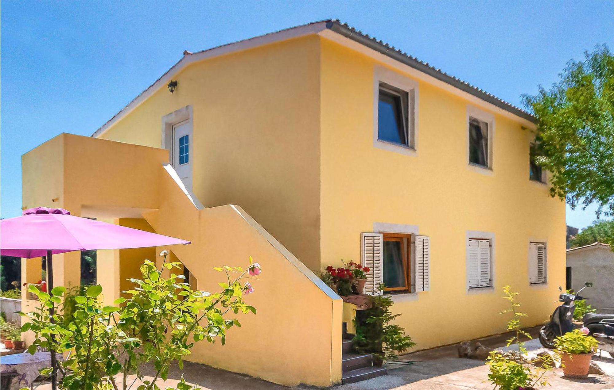 3 Bedroom Gorgeous Apartment In Marčana 外观 照片
