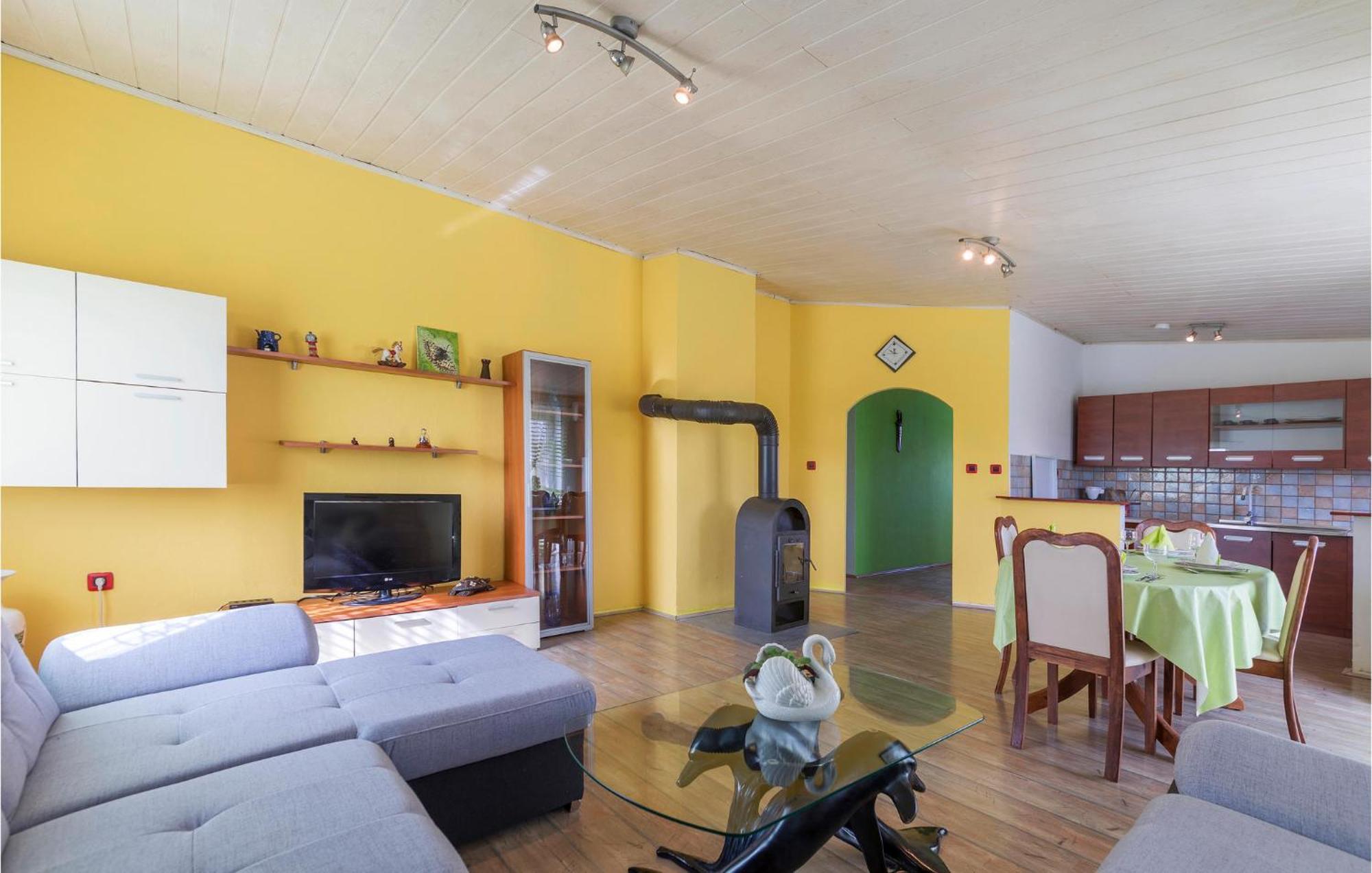 3 Bedroom Gorgeous Apartment In Marčana 外观 照片